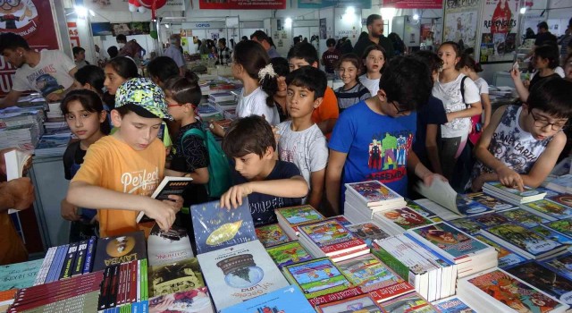 Kitap fuarına 7sinden 70ine yoğun ilgi