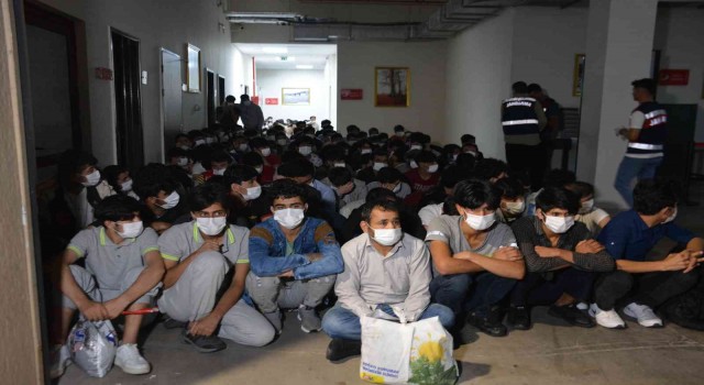 Kocaelide 136 düzensiz göçmen ülkesine gönderildi