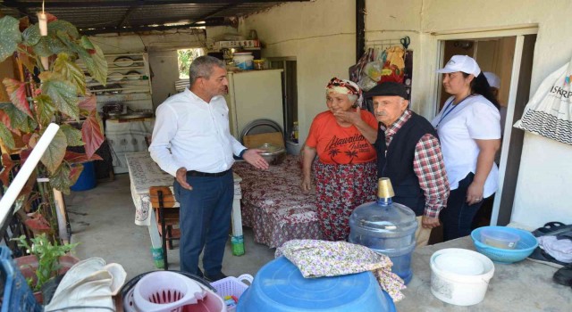 Koçarlı Belediyesi selden zarar gören vatandaşların yaralarını sarıyor