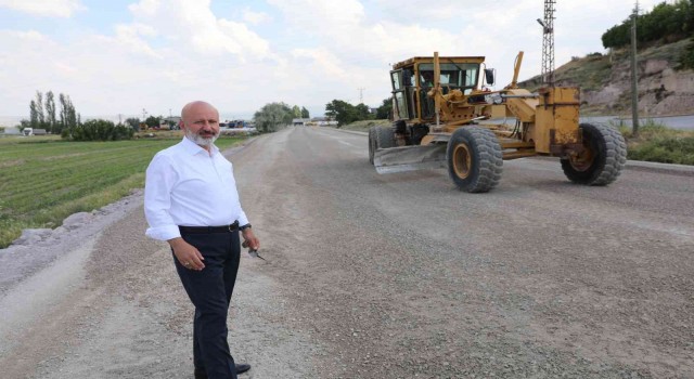 Kocasinanda yol çalışmaları hız kesmeden devam ediyor