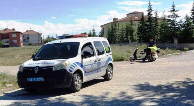 Konyada elektrikli bisiklet ile otomobil çarpıştı: 2 yaralı