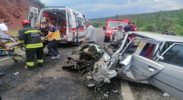 Konyada yolcu minibüsü ile otomobil çarpıştı: 6 yaralı