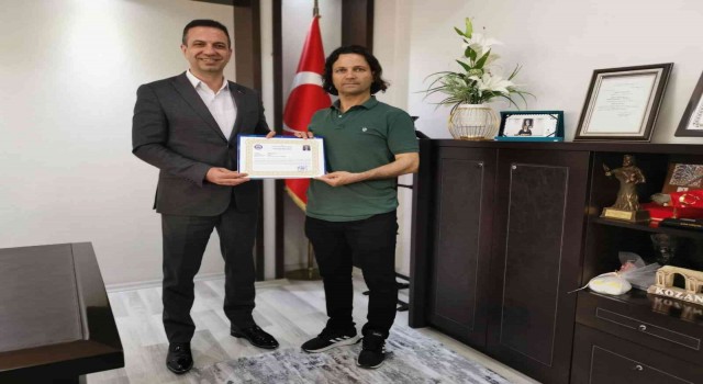 Kozan Kaymakamı Günçam, Gültekini ödüllendirdi