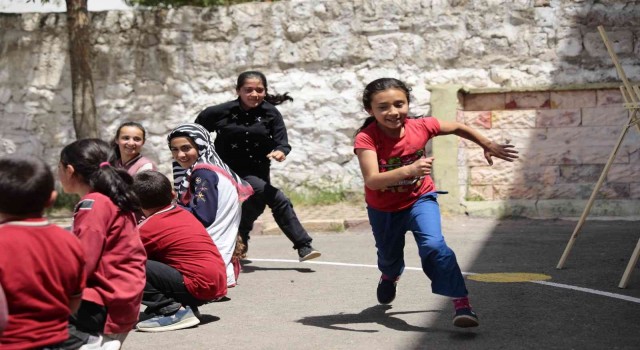 ‘Küçük Dokunuşlar Büyük Mutluluklar projesi çocuklarla gönüllüleri buluşturuyor