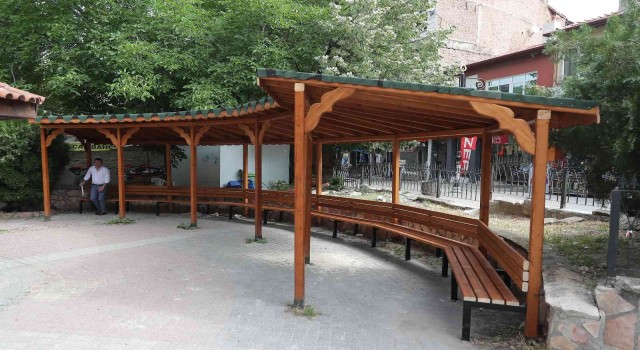 Küçük Parka yeni pergola
