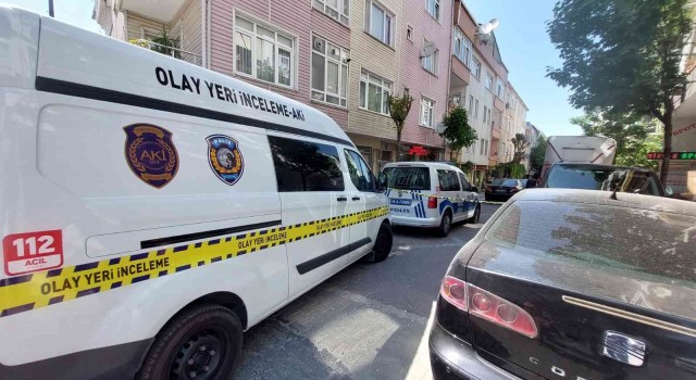 Küçükçekmecede, içinde çocuk ve kadın olan araca silahlı saldırı