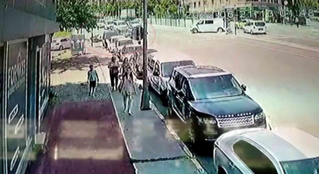 Küçükçekmecede ihmal kazayı da beraberinde getirdi: Kaza anı kamerada
