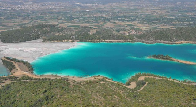 Kül gölü fotoğrafçıların ilgi odağı oldu