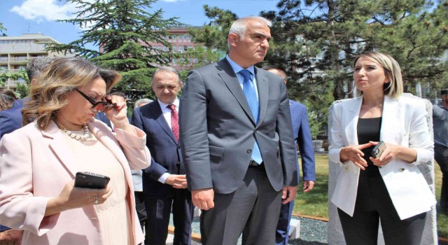 Kültür ve Turizm Bakanı Ersoy ‘Başkent Kültür Yolu Festivali rotalarını gezdi