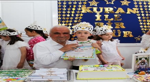 Kuran kursu öğrencileri karne heyecanı yaşadı