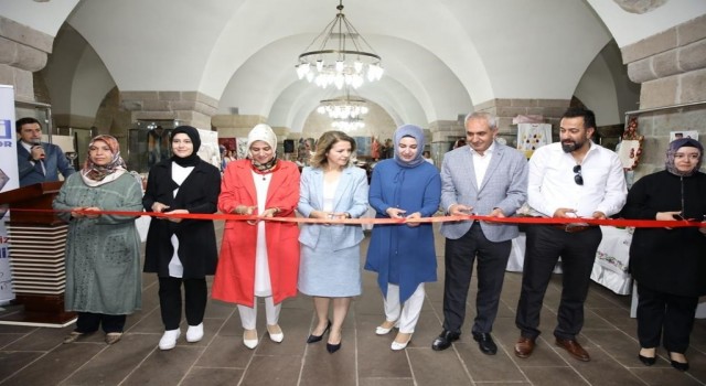 Kursiyerlerin el emeği ürünleri Kervansarayda sergileniyor