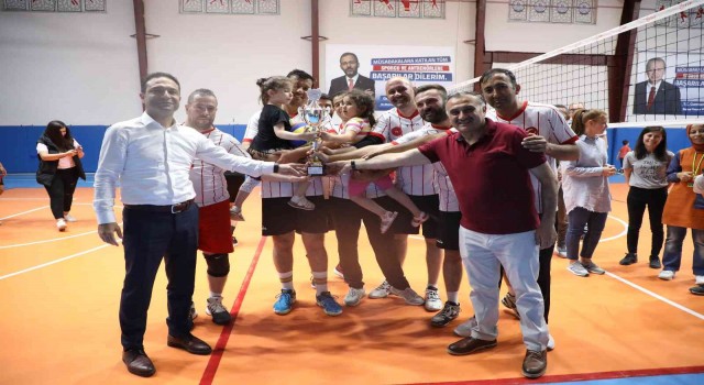 Kurumlar Arası Voleybol Turnuvası final maçına Develiden yoğun ilgi