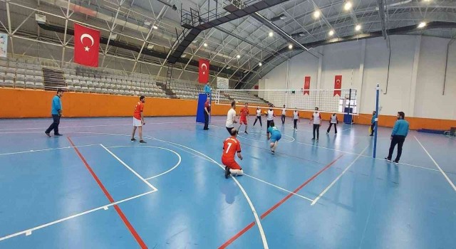 Kurumlar arası voleybol turnuvasına yoğun ilgi