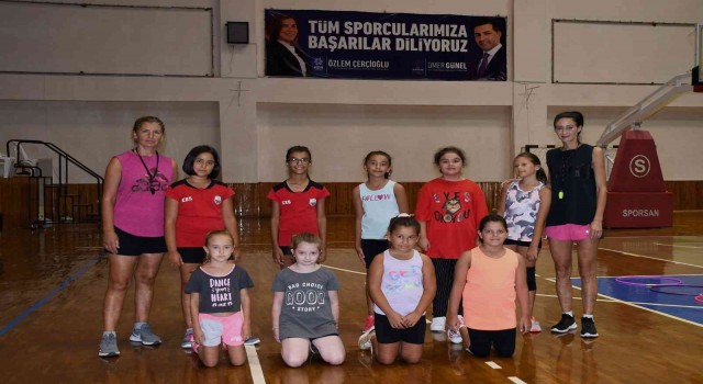 Kuşadalı minikler yaz tatilinde sporsuz kalmayacak