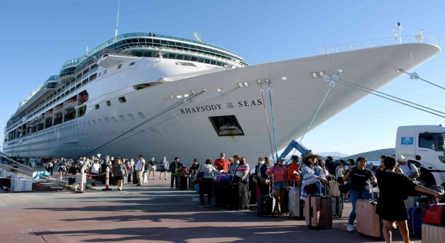 Kuşadasında kruvaziyer turizmi bereketi