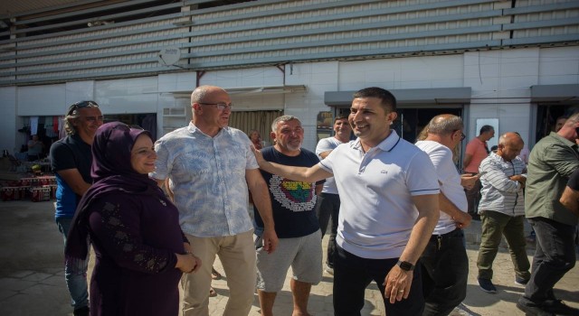 Kuşadasında yiyecek içecek tezgahlarında yüzde yirmi indirim