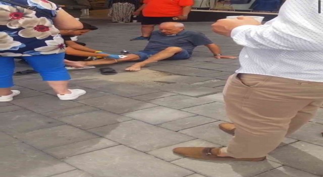 Kuşadasında yolda düşen turiste motorize ambulans müdahale etti
