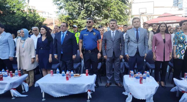 Kuştepede rap rüzgarı: Kaymakam, belediye başkanı ve emniyet müdürleri çocuklarla şarkı söyledi