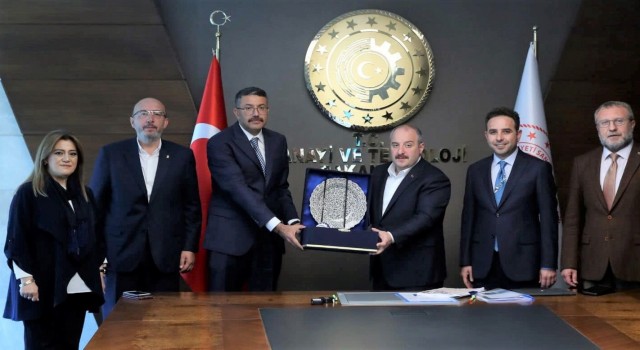 Kütahya heyeti, taleplerini Bakan Varanka iletti