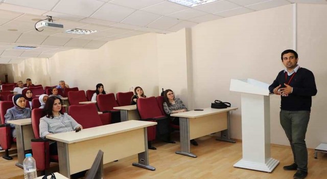 Kütahyada hasta hakları birimlerinde görev yapan yetkililere, Hasta Hakları eğitimi