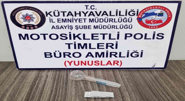 Kütahyada iki kişinin bulunduğu araçta uyuşturucu ele geçirildi
