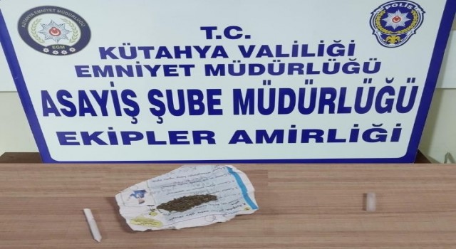 Kütahyada iki kişinin üzerinde uyuşturucu çıktı