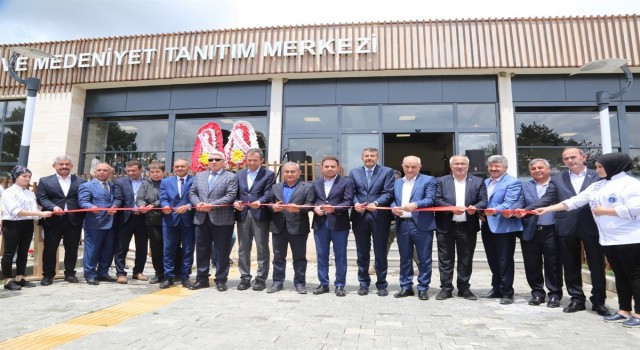 Kütahyada yapımı tamamlanan Frig Çevre ve Medeniyet Tanıtım Merkezi hizmete sunuldu
