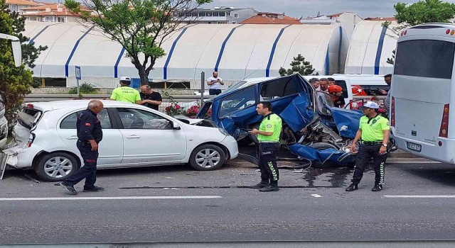 Kütahyada zincirleme trafik kazası: 3 yaralı