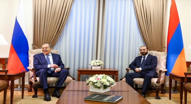 Lavrov: Ermenistan-Türkiye arasındaki ilişkilerin normalleşme sürecini memnuniyetle karşılıyoruz