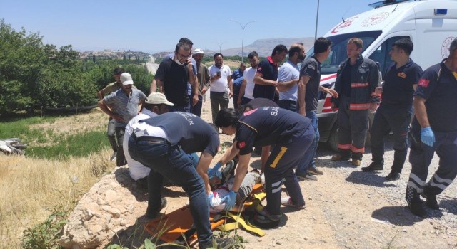 Malatyada şarampole uçan araçta can pazarı: 2si ağır 6 yaralı