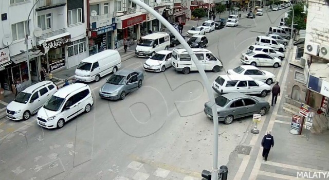 Malatyadaki trafik kazaları kameralara yansıdı