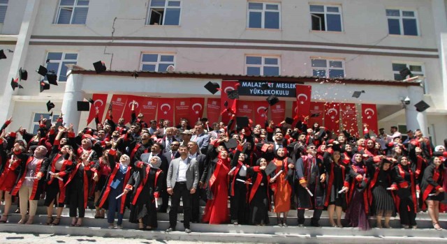 Malazgirt MYOda mezuniyet coşkusu