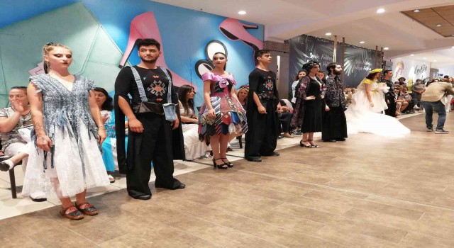 Maltepede, atık malzemelerden tasarlanan kıyafetler defile ile tanıtıldı
