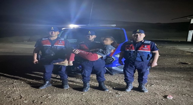 Manisada kaybolan çocuğu jandarma buldu