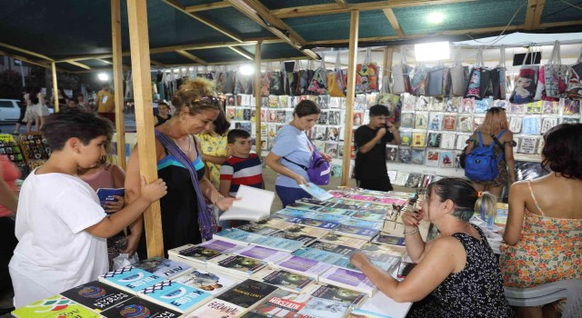 Marmariste kitap günleri sürüyor