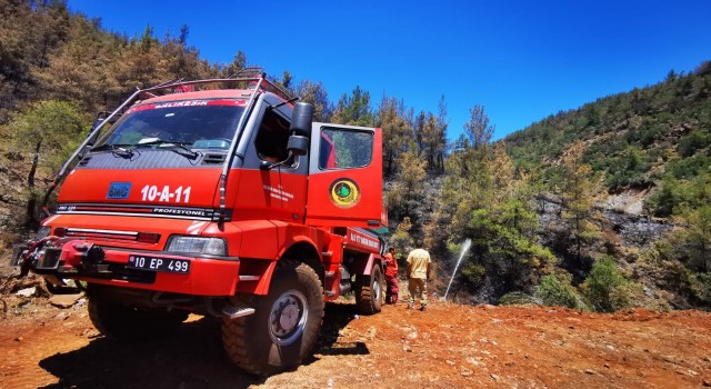 Marmariste yanan alanların soğutma çalışmaları devam ediyor