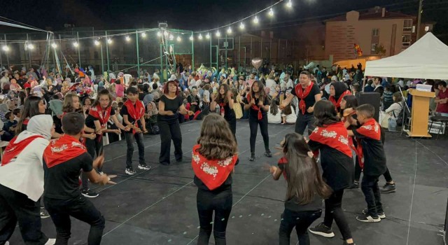 Maver Kemalde yıl sonu coşkusu