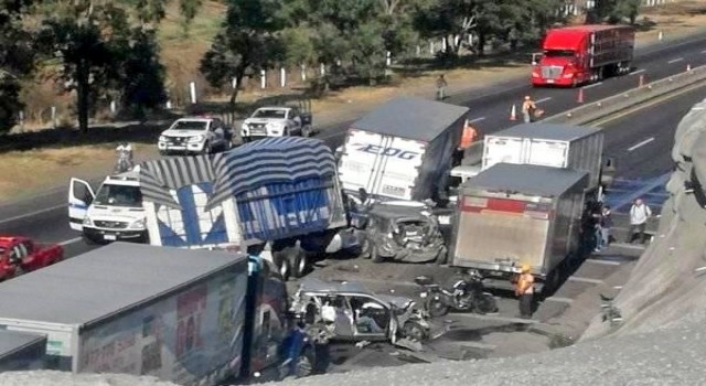 Meksikada freni patlayan kamyon dehşet saçtı: 4 ölü, 5 yaralı