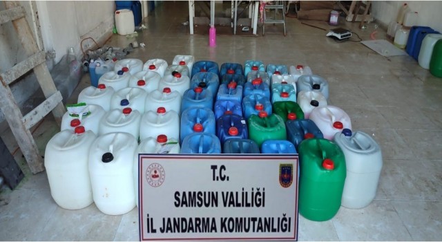 Merdiven altı 2 bin 961 litre kimyevi sıvı ele geçirildi