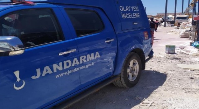 Merdivenden düşen inşaat işçi öldü