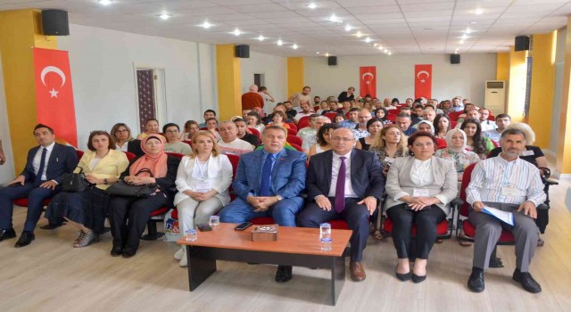 Mersinde Aile Okulu Projesi Eğitici Eğitimi Kursu başladı