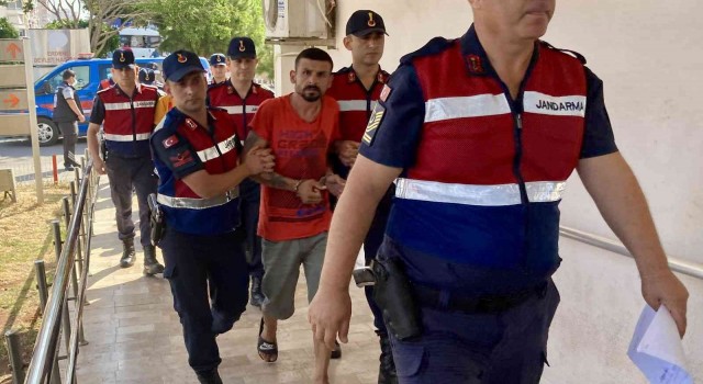 Mersindeki komşu cinayetinde 3 kardeşe tutuklama