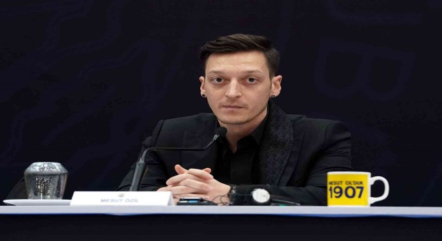Mesut Özil: “Fenerbahçeye hizmet etmek en büyük arzumdur”