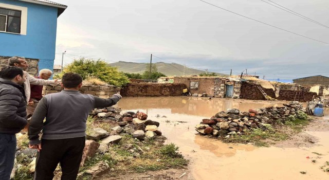Meteoroloji uyarmıştı, Digorda bir köyü sel vurdu