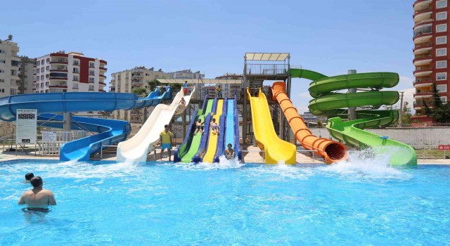 Mezitli Belediyesi Su Dünyası sezonu açtı