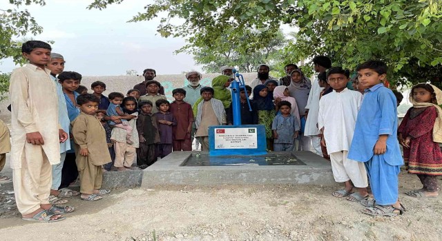 Mezuniyet anısına Pakistanda su kuyusu açtırdılar