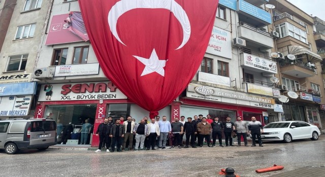 MHP Gemlik İlçe Başkanı Özcanbaz: Böyle bir günde Gemlik neden bayraklarla donatılmadı