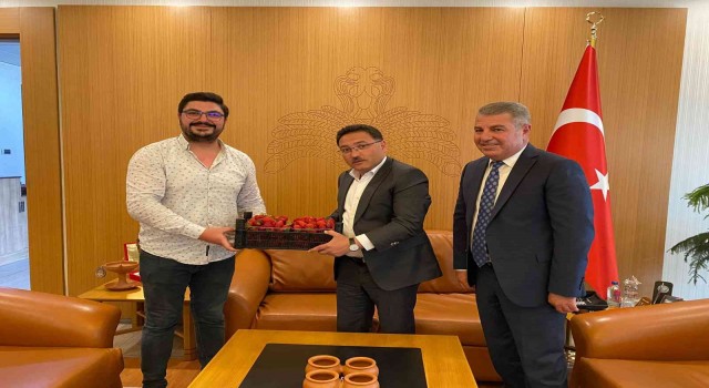 MHPli Korkmazdan Vali Çiçeke ziyaret