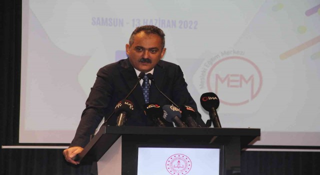 Milli Eğitim Bakanı Özer: Aradığım elemanı bulamıyorum sözü tarihe çöp olup gidecek