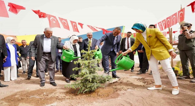 Milli Eğitim Bakanı Özer, kronik bir problem diyerek açıkladı: İngilizce yaz okulunu açıyoruz